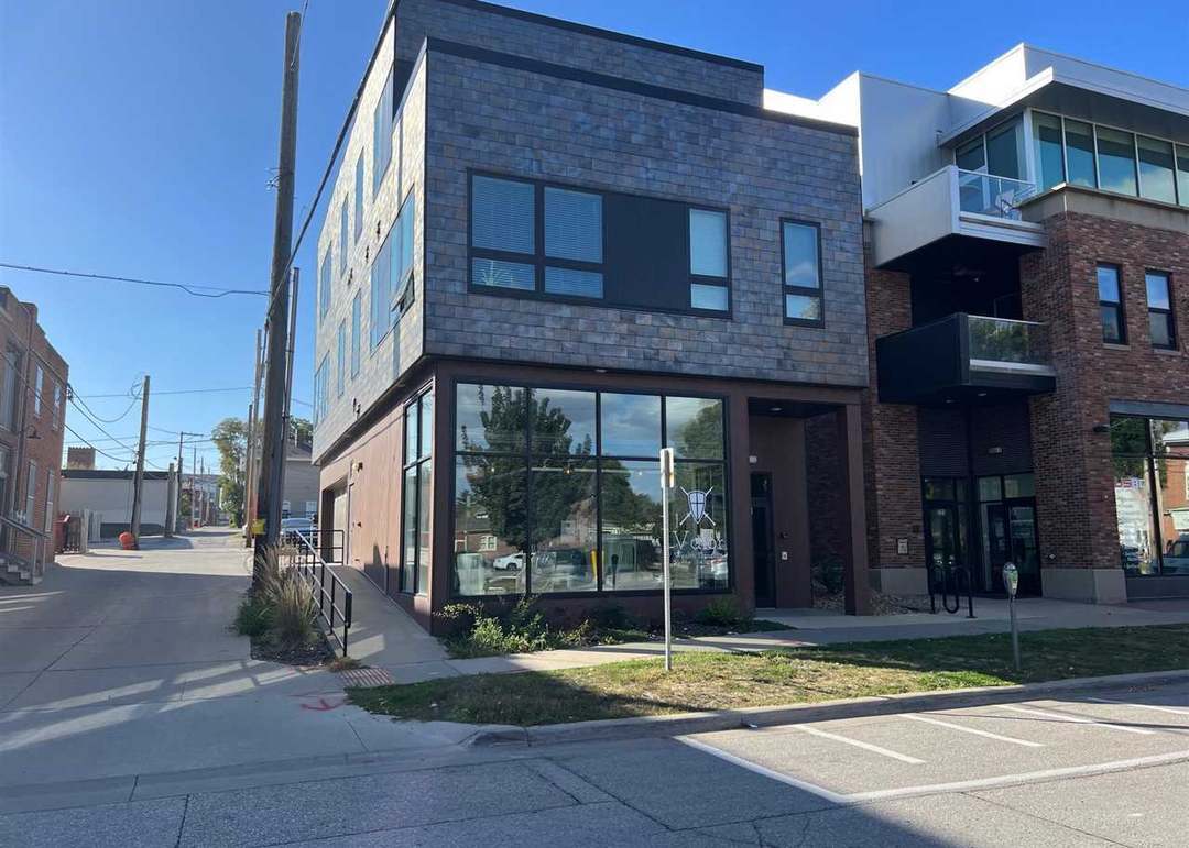 Building Photo - 219 N Linn St