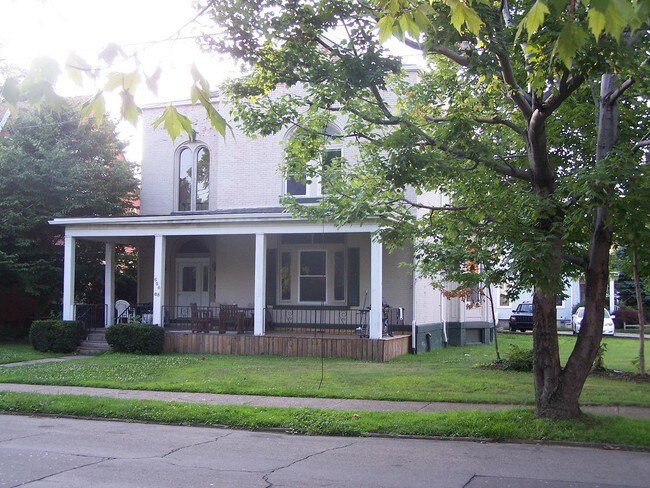 Building Photo - 606 W 8th St