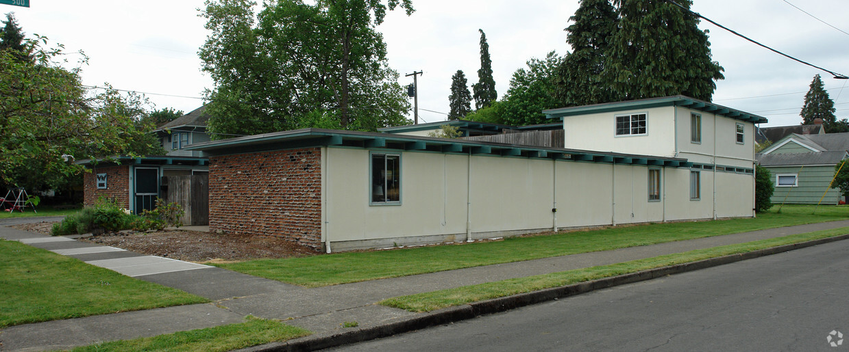 Building Photo - Cherry Blossom Apartments