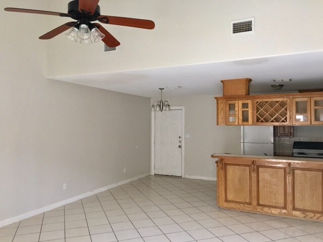 Foto del edificio - 1604 E Quail St