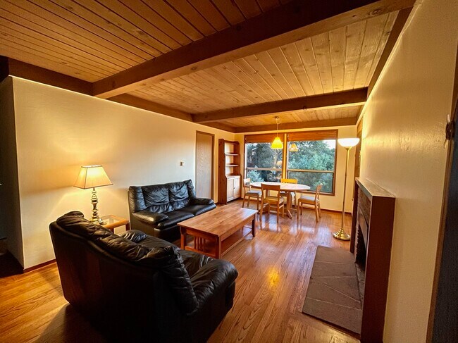 Sala de estar (2 de 3) - 1216 Spruce St