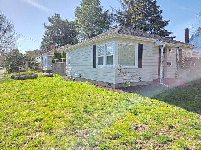 Building Photo - Cute 2 bedroom in the Montavilla neighborh...