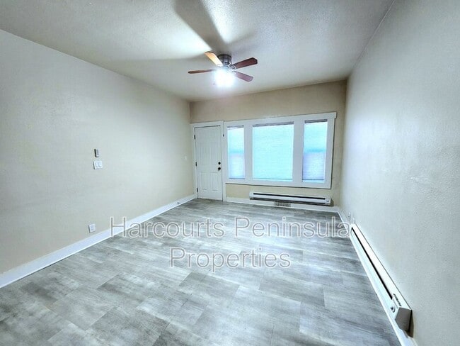 Building Photo - 2305 6th St