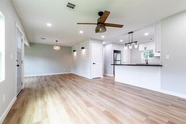 Foto del edificio - 9529 Fairland Dr