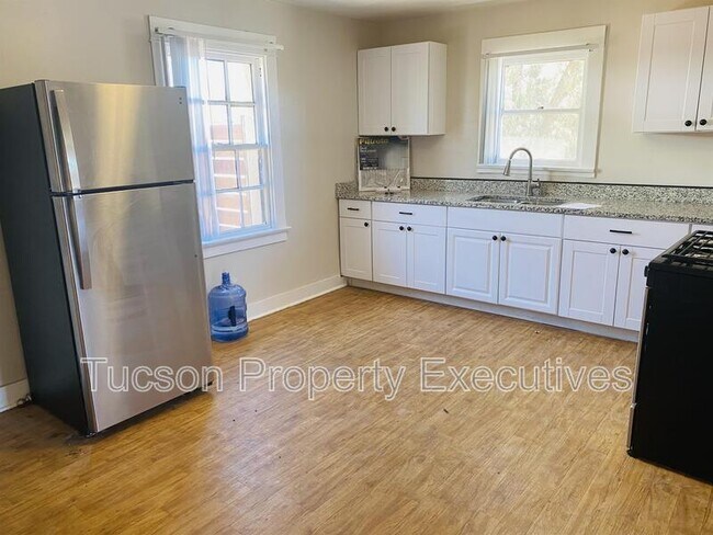 Foto del edificio - 2632 N Stone Ave