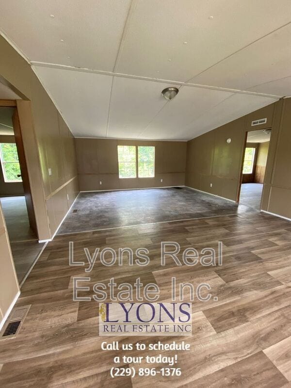 Building Photo - 502 Crestview Dr