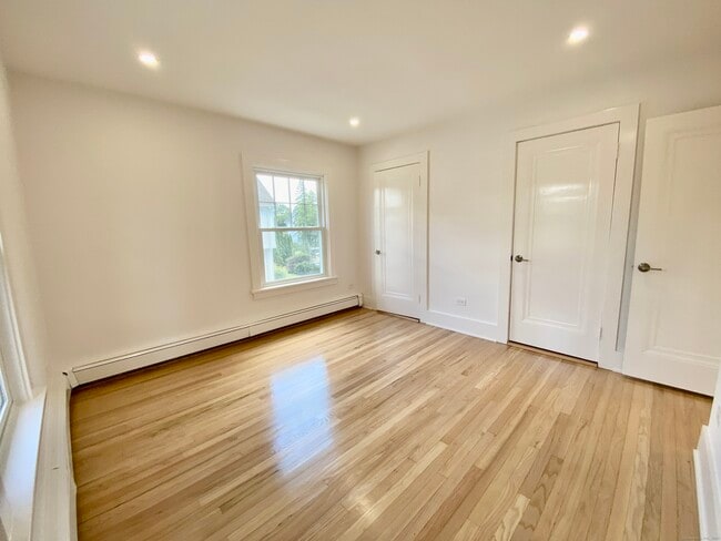 Building Photo - 40 E Maple St