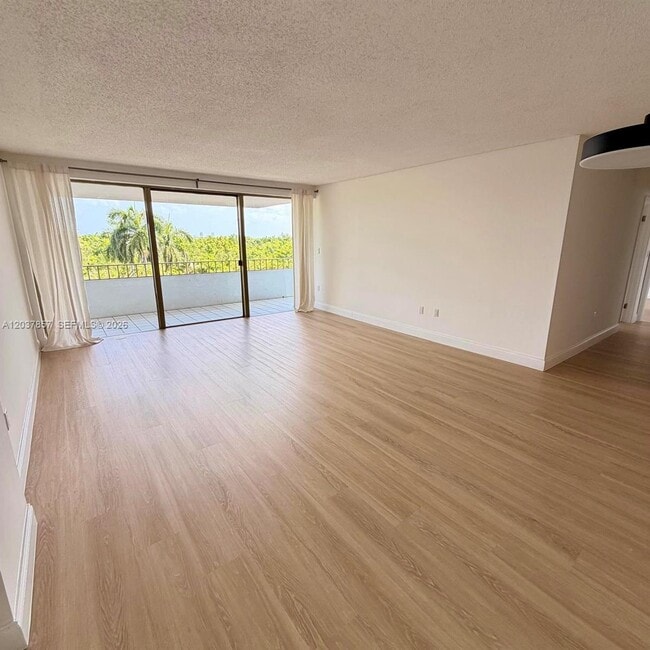 Foto del edificio - 155 Ocean Ln Dr