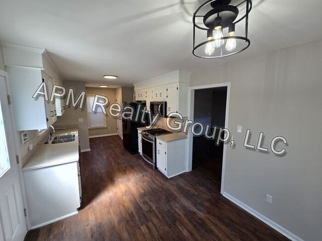Building Photo - Renovated house in Irmo