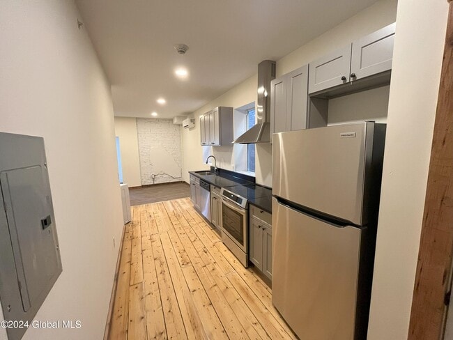 Building Photo - 257 3rd St