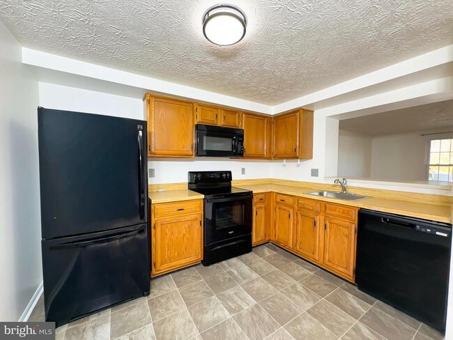 Building Photo - 15511 Norwegian Ct