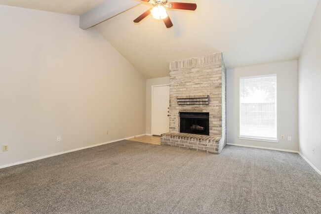 Foto del edificio - 2118 Knollbrook Ln