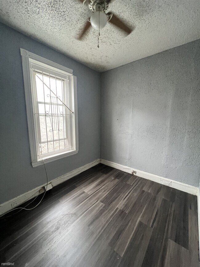 Foto del edificio - 2 br, 1 bath Duplex - 5548 Master Street 2