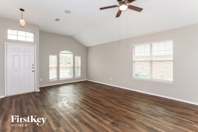 Building Photo - 813 Dayspring Dr