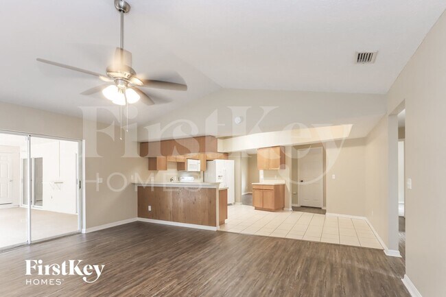 Foto del edificio - 4411 Blantyre Pl