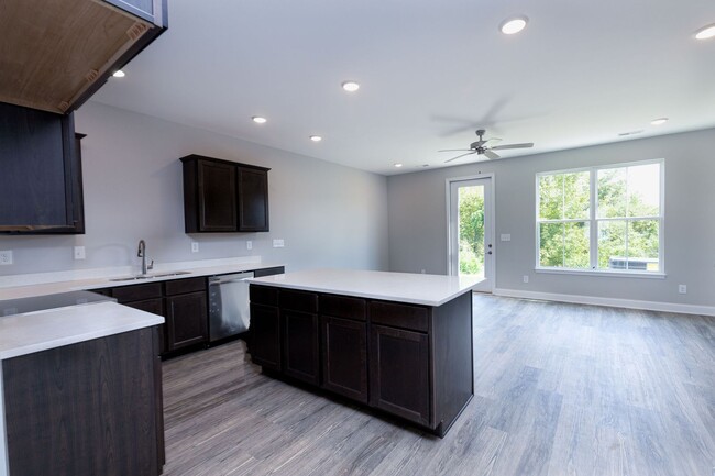 Foto del edificio - Brand New 3 Bedroom, 2.5 Bath 2-story town...