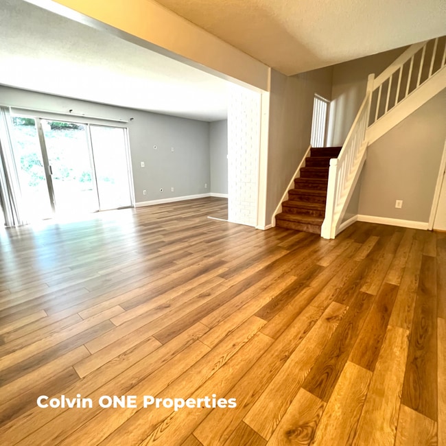 Building Photo - 303 E Montcastle Dr