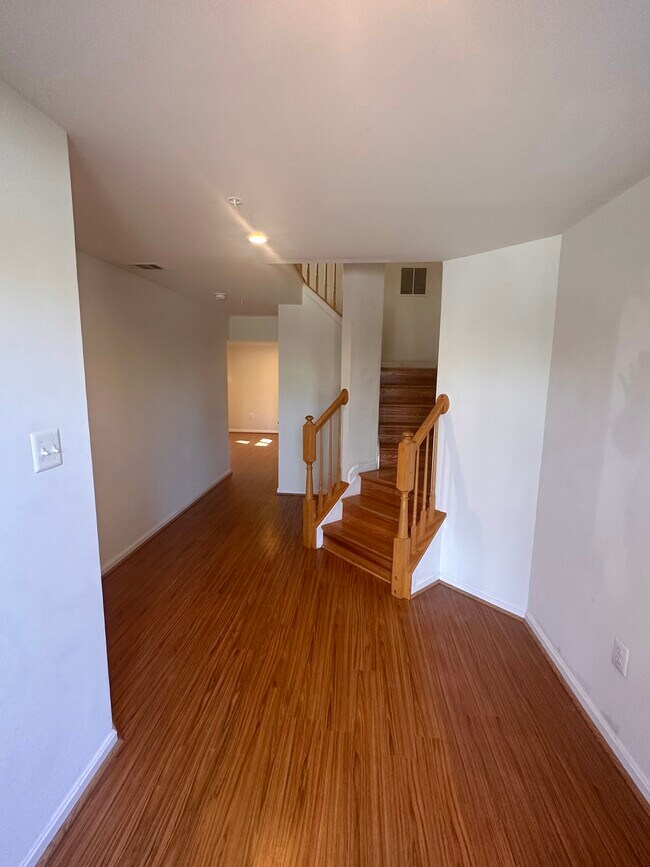 Foto del edificio - 5830 Shady Oak Ln