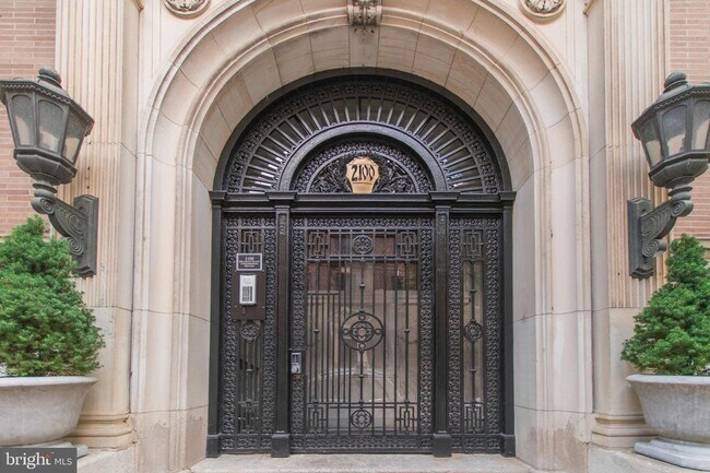 Building Photo - 2100 Delancey Pl