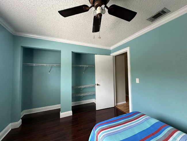 Photo - 106 Coralwood Cir House