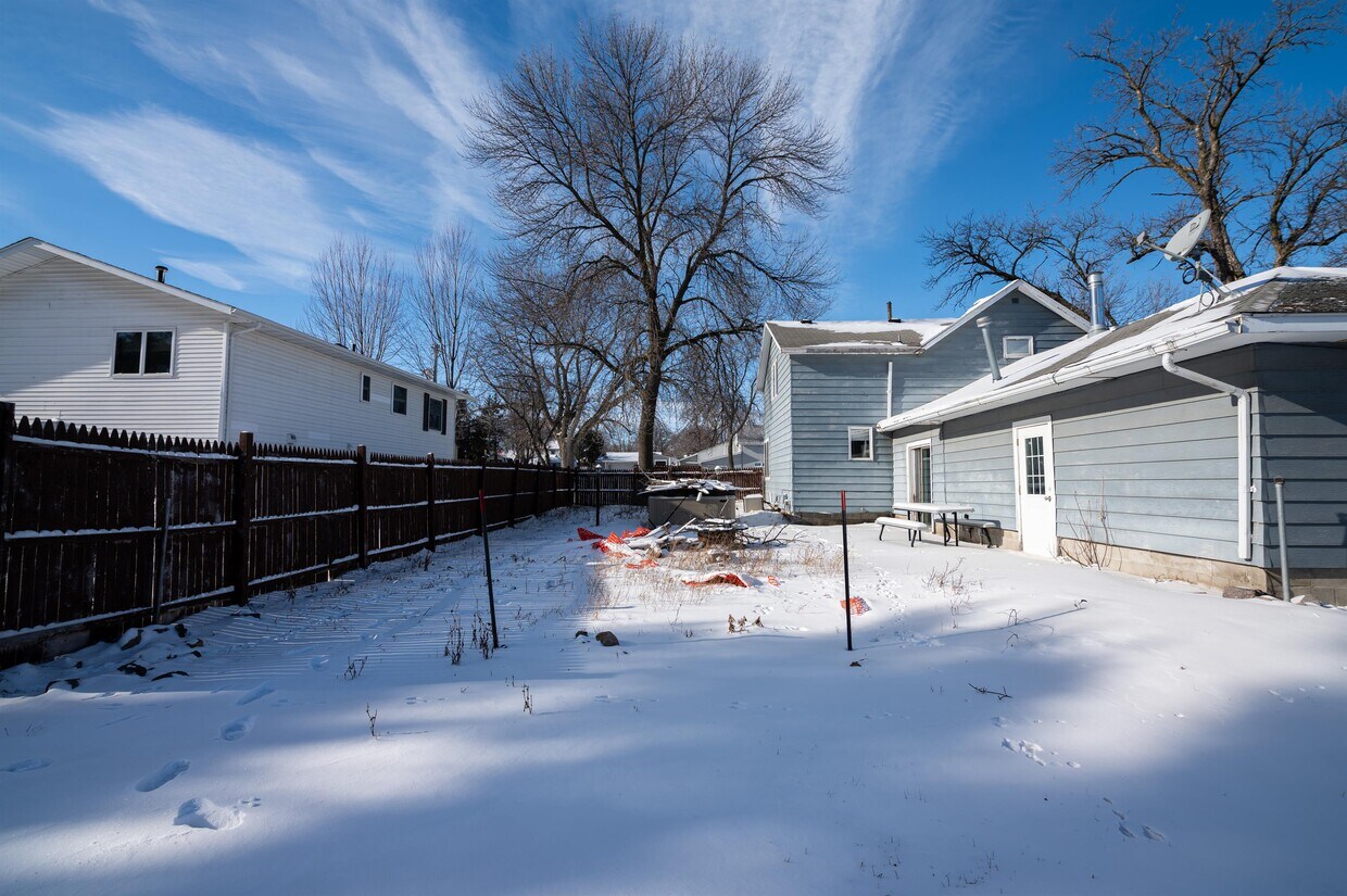502 E 12th St, Blue Earth, MN 56013 House Rental in Blue Earth, MN