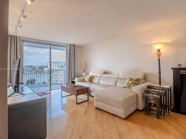 Building Photo - 137 Golden Isles Dr