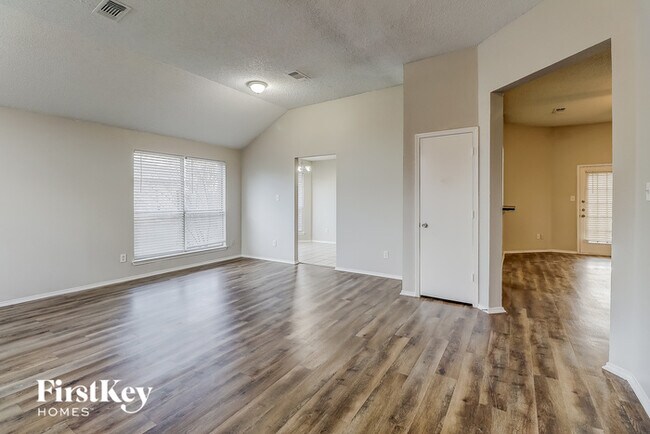 Foto del edificio - 912 Winterbury Ct