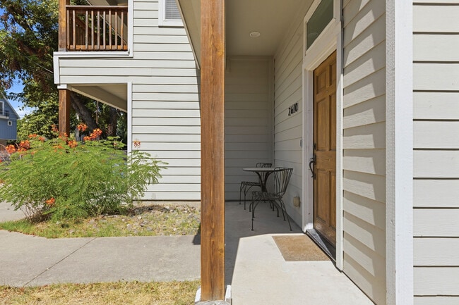 Building Photo - 2610 Hidalgo St
