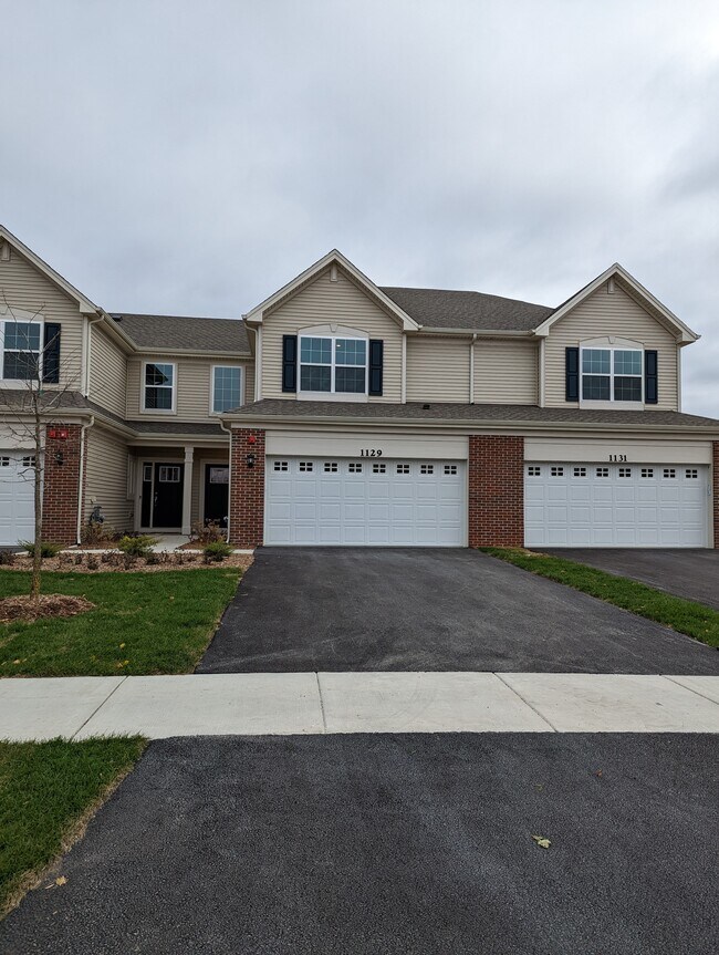 Front View - 1129 Hawk Hollow Dr