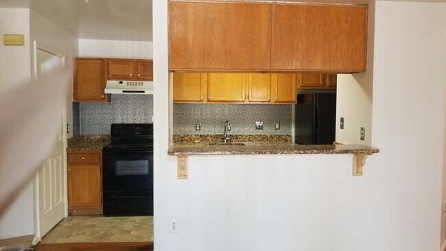 Breakfast Bar - 2040 Alice Ave