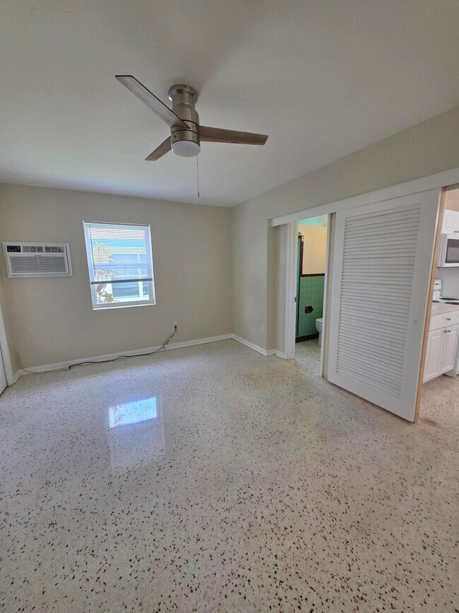 Building Photo - 1216 Cabana Rd