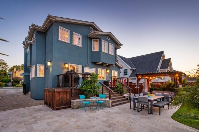 Foto del edificio - 1328 Drake Ave
