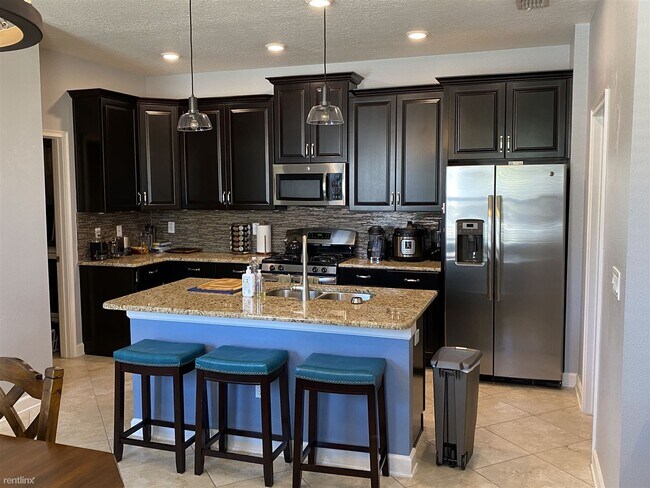 Foto del edificio - 3 br, 2.5 bath House - 8057 John Hancock D...