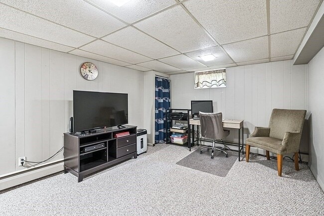 Foto del edificio - 41 Crooker Dr