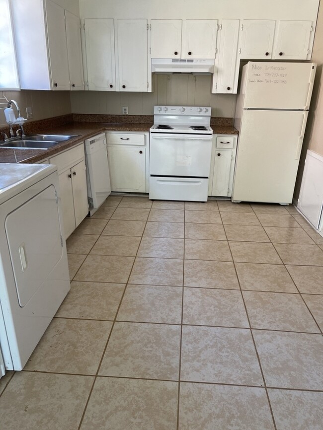 Foto del edificio - 205 Hammond Cir