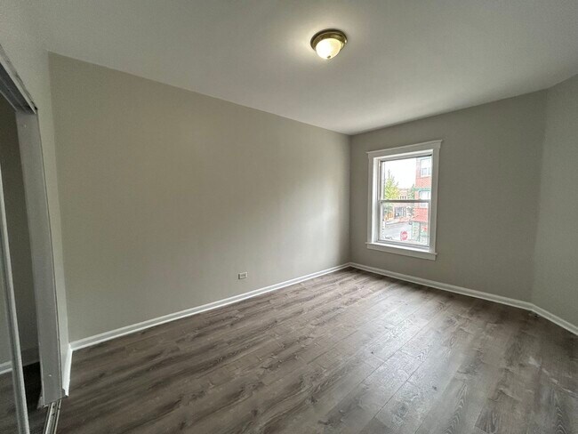 Foto del edificio - 2712 N Milwaukee Ave