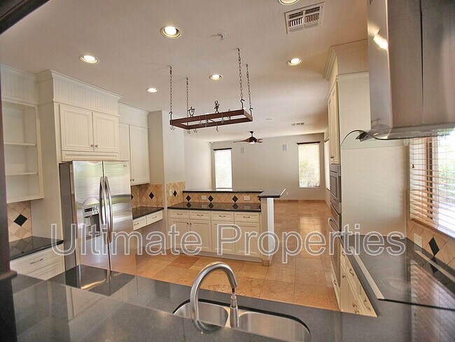 Building Photo - 7704 E Journey Ln