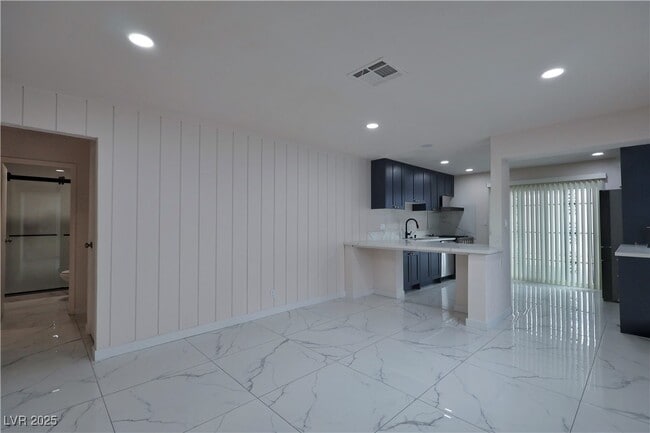 Building Photo - 4023 Cll Del Sol