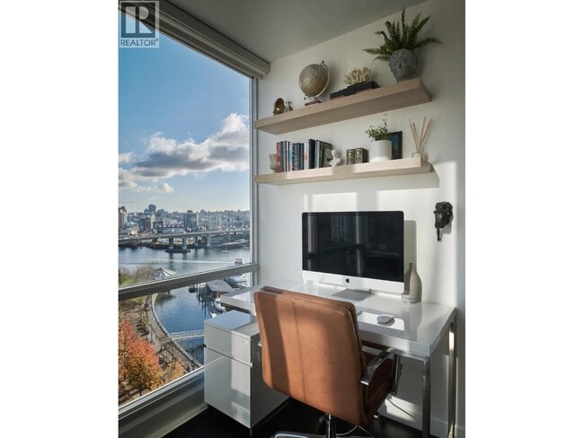 Building Photo - 1077 Marinaside Crescent