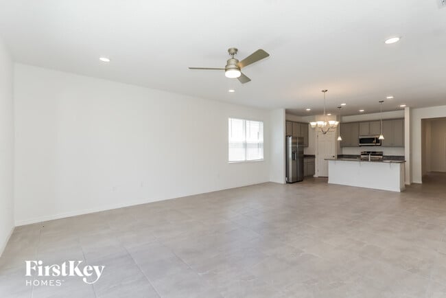 Building Photo - 560 Crown Rose Dr