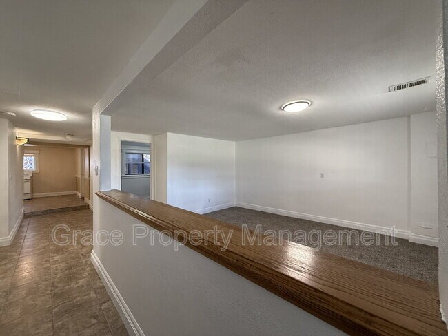 Foto del edificio - 1149 E 58th Ave