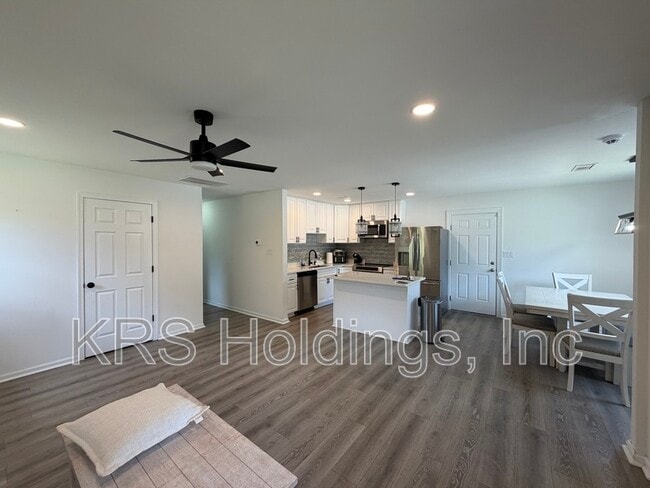 Building Photo - 1035 Tradewinds Rd