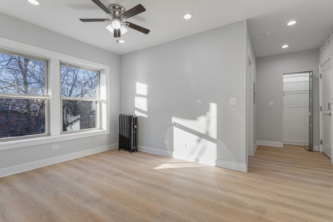 Building Photo - 1631 W Chase Ave
