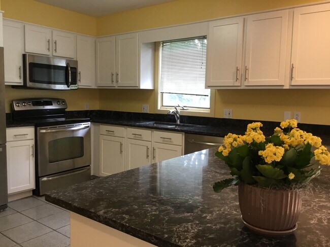 Foto del edificio - 179 Eustis Ave