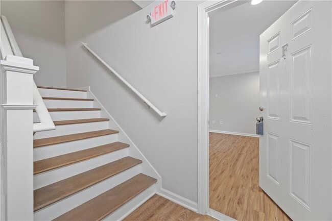 Building Photo - 305 Winding River Dr