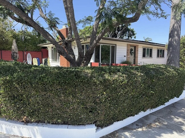 Building Photo - 2604 Camulos St