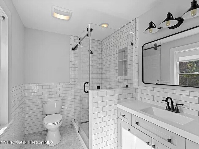 Foto del edificio - 119 Cedar Dr