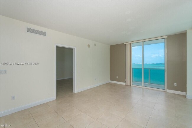 Building Photo - 2 br, 2 bath Condo - 186 SE 12th Ter