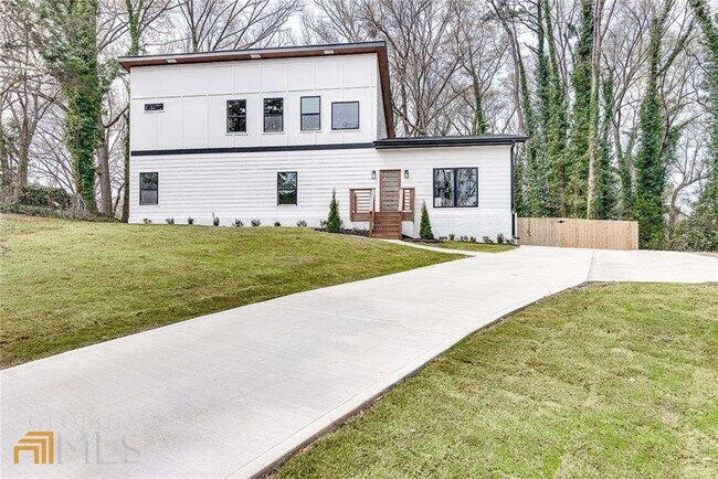 Building Photo - 3040 Valley Cir