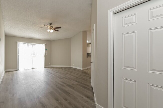 Foto del edificio - 934 Wagon Train Dr